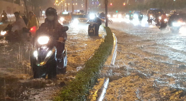 Sài Gòn mưa nhiều do ảnh hưởng bão
