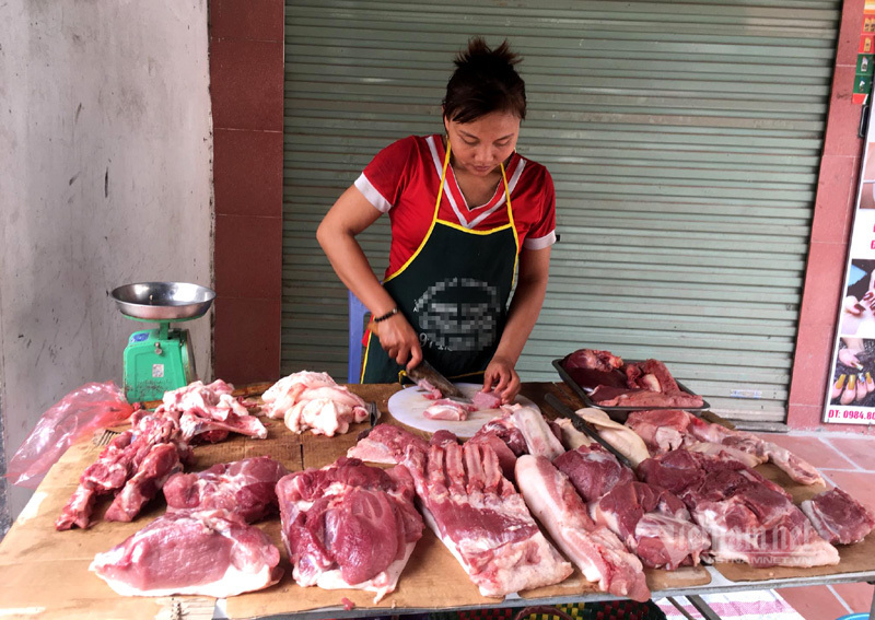 Giá lợn hơi giảm, thịt trên thị trường vẫn ế ẩm