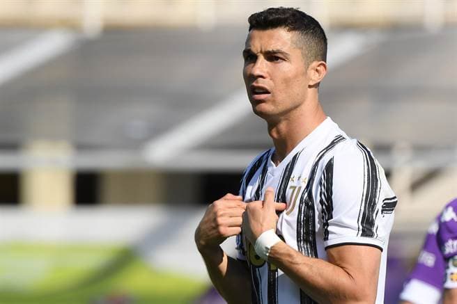 Đồng đội Juventus khó chịu với Ronaldo